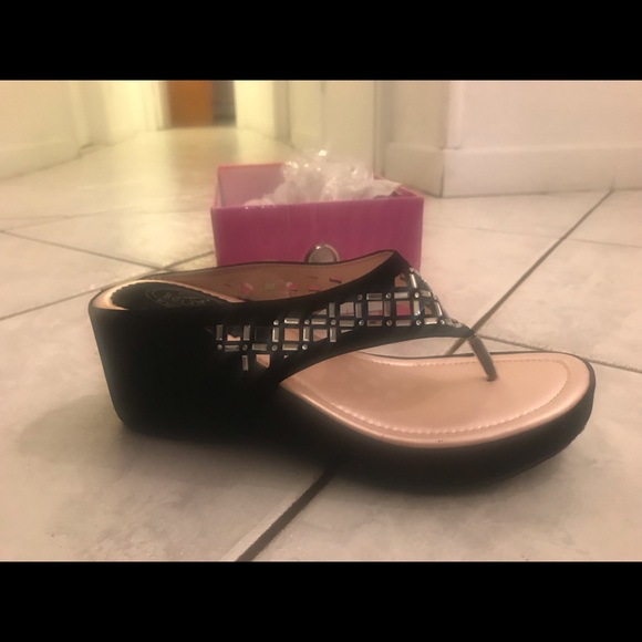 Sandals - Picture 2 of 3